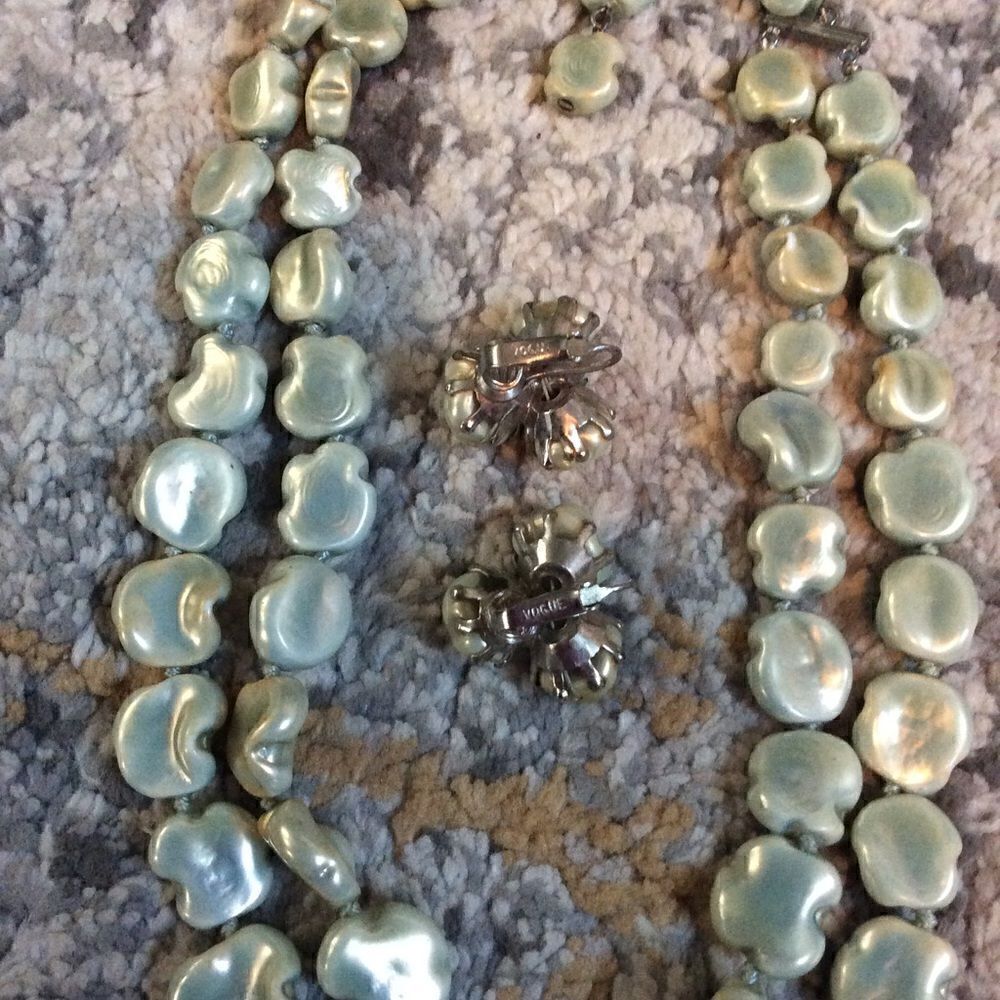 VINTAGE 2 STRAND VOGUE CHOKER AND EARRINGS! EUC! - Picture 4 of 5